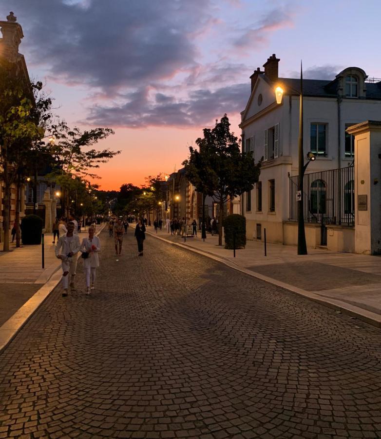 Luxurious Townhouse 10 Mins Walk To Centre Villa Epernay